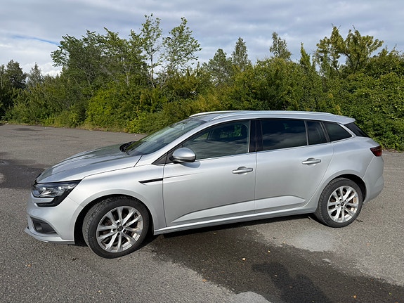 Renault Megane IV 2 of 10