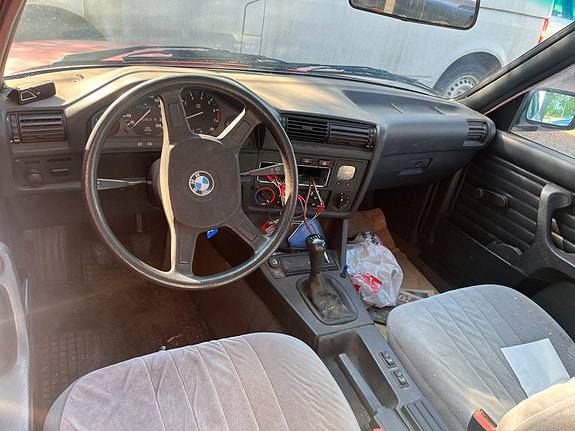BMW 318i 6 of 10