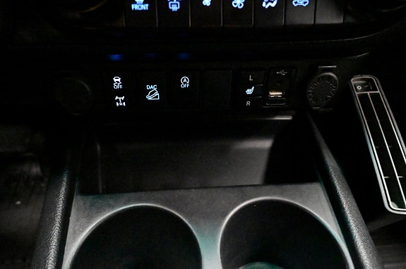 Toyota HiLux 19 of 23