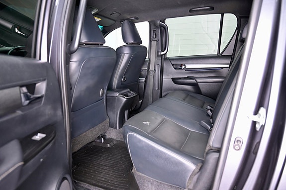 Toyota HiLux 8 of 23