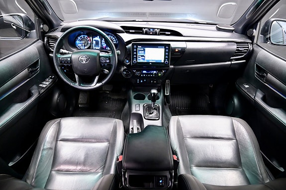 Toyota HiLux 12 of 23