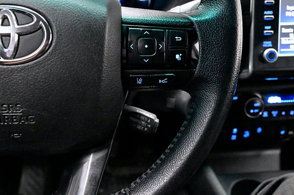 Toyota HiLux 15 of 23