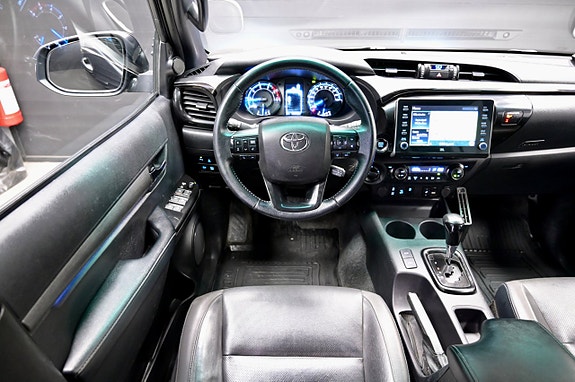 Toyota HiLux 13 of 23