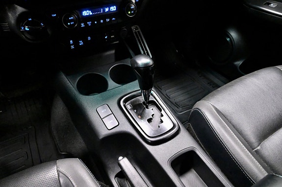 Toyota HiLux 18 of 23
