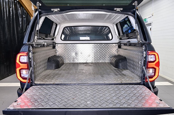 Toyota HiLux 7 of 23