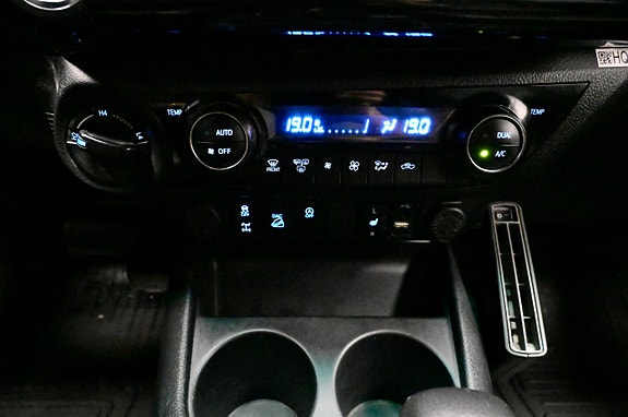 Toyota HiLux 21 of 23