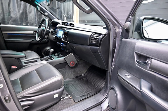 Toyota HiLux 9 of 23