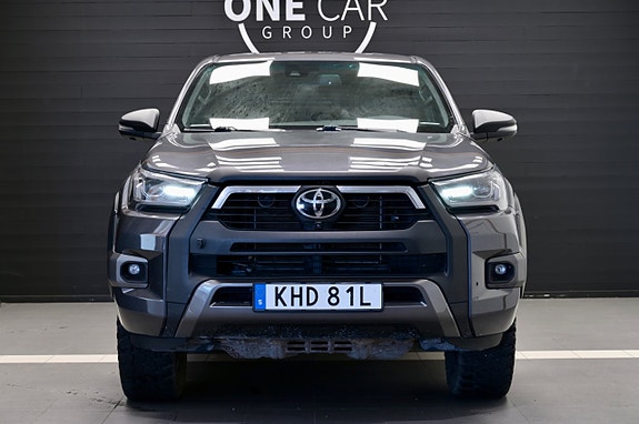 Toyota HiLux 2 of 23