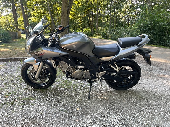 Suzuki SV650S 7 of 10