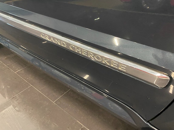 Jeep Grand Cherokee 21 of 25