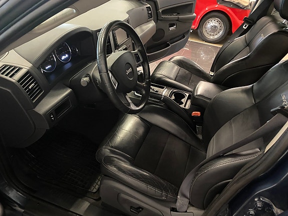 Jeep Grand Cherokee 14 of 25
