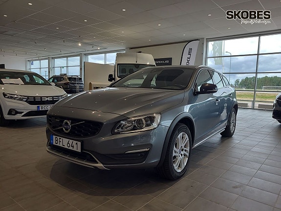 Volvo V60 Cross Country 3 of 17