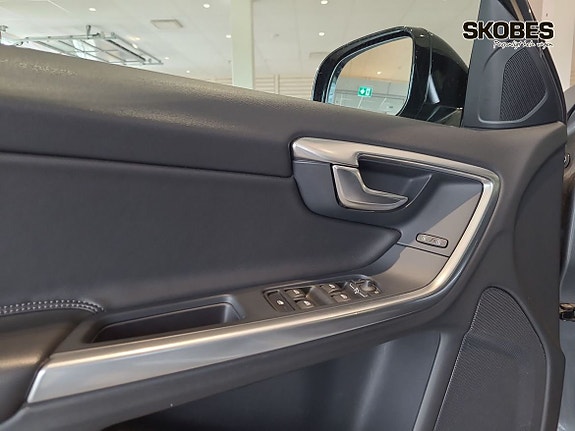 Volvo V60 Cross Country 14 of 17
