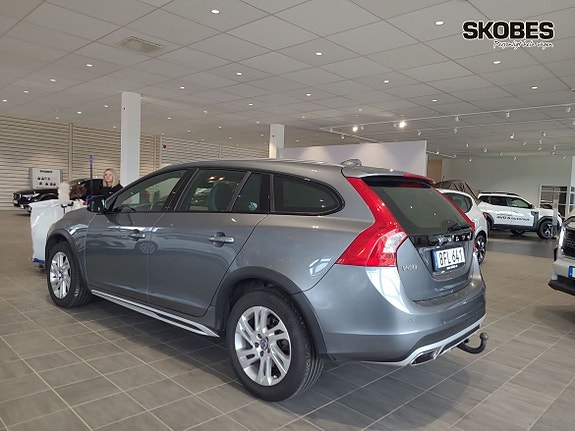 Volvo V60 Cross Country 4 of 17