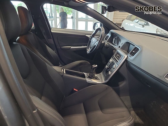 Volvo V60 Cross Country 10 of 17