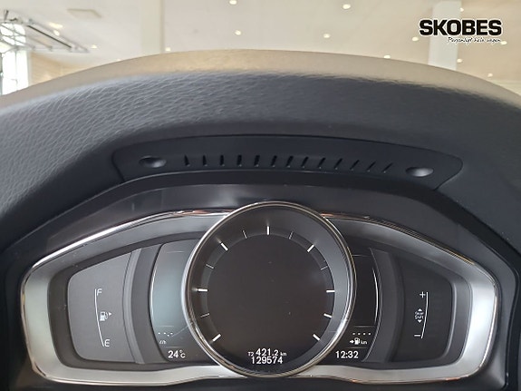 Volvo V60 Cross Country 12 of 17