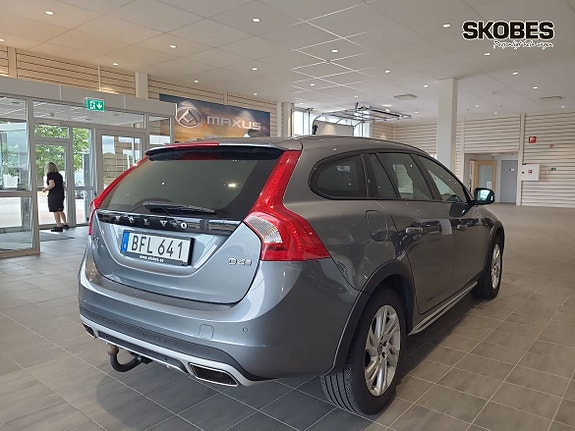Volvo V60 Cross Country 6 of 17