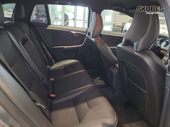 Volvo V60 Cross Country 9 of 17