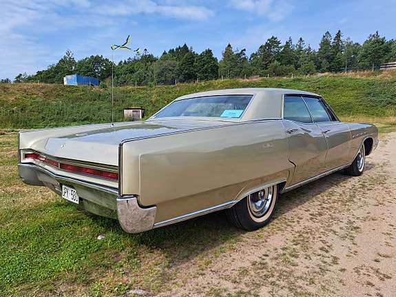 Buick Electra 225 3 of 4