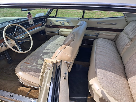 Buick Electra 225 4 of 4