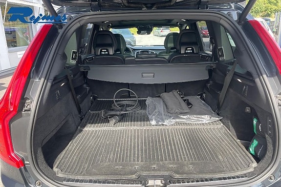Volvo XC90 10 of 30