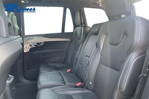 Volvo XC90 18 of 30