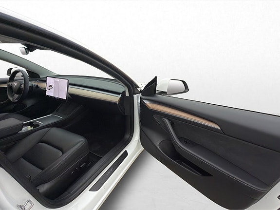 Tesla Model 3 17 of 30