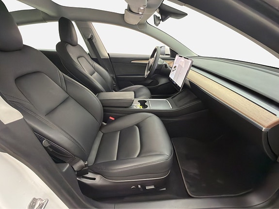 Tesla Model 3 16 of 30