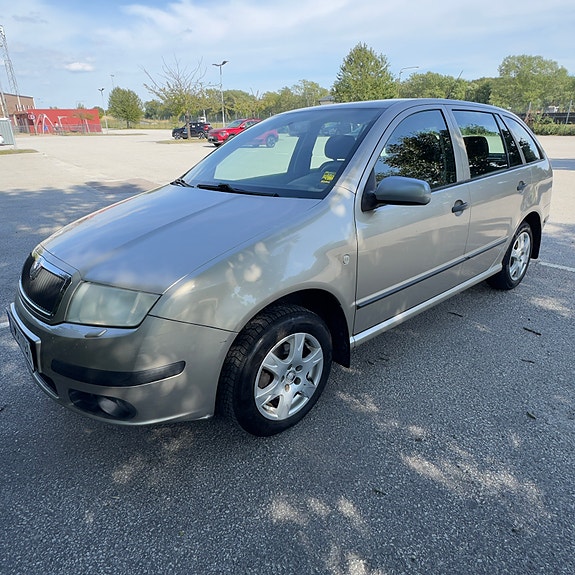 Skoda Fabia 2 of 30