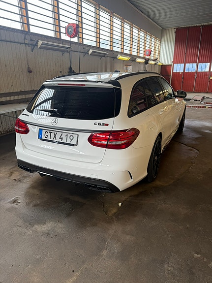 Mercedes-Benz C63 4 of 6