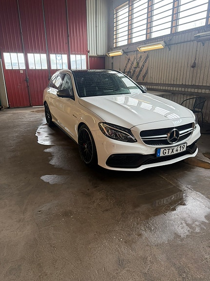 Mercedes-Benz C63 2 of 6