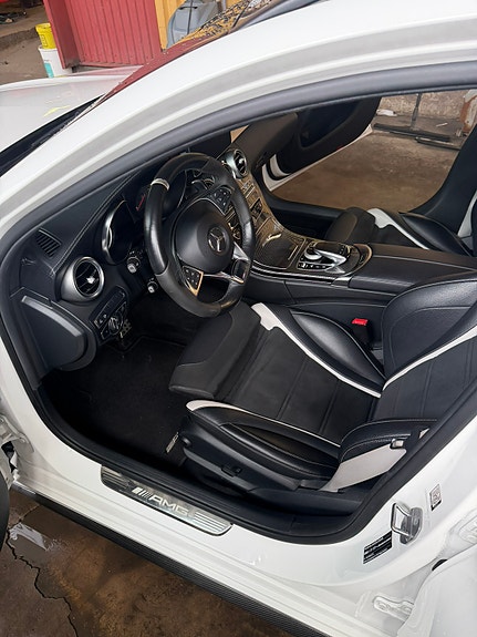Mercedes-Benz C63 5 of 6