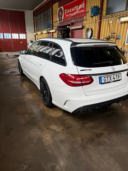 Mercedes-Benz C63 3 of 6