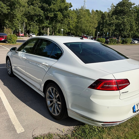 Volkswagen Passat 4 of 11