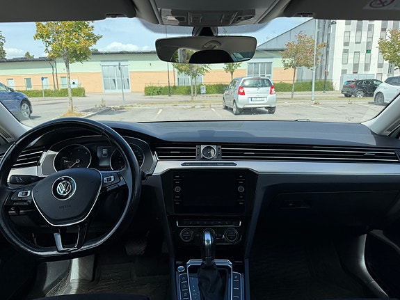 Volkswagen Passat 8 of 11