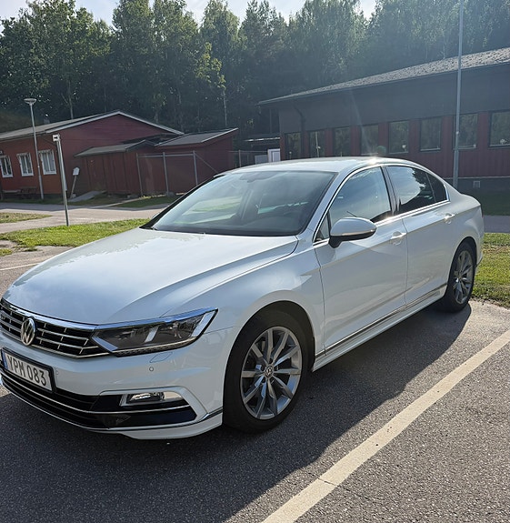 Volkswagen Passat 3 of 11