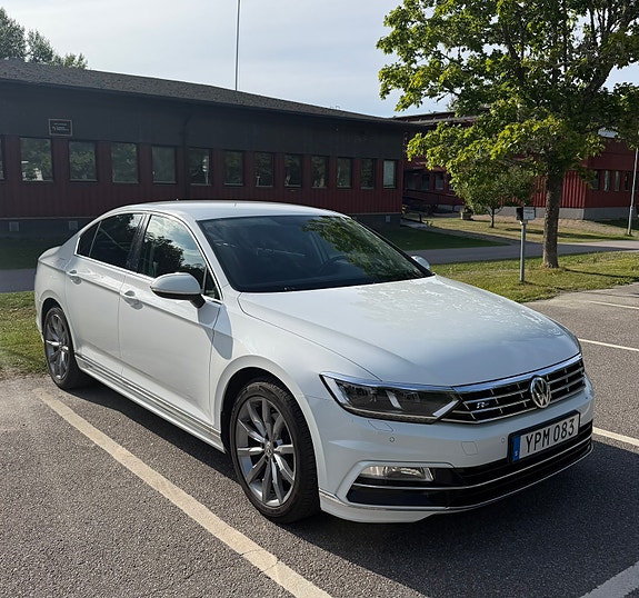 Volkswagen Passat 2 of 11