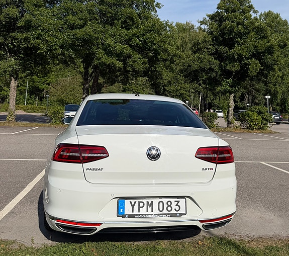Volkswagen Passat 7 of 11