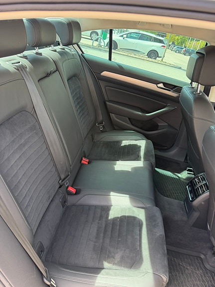 Volkswagen Passat 10 of 11