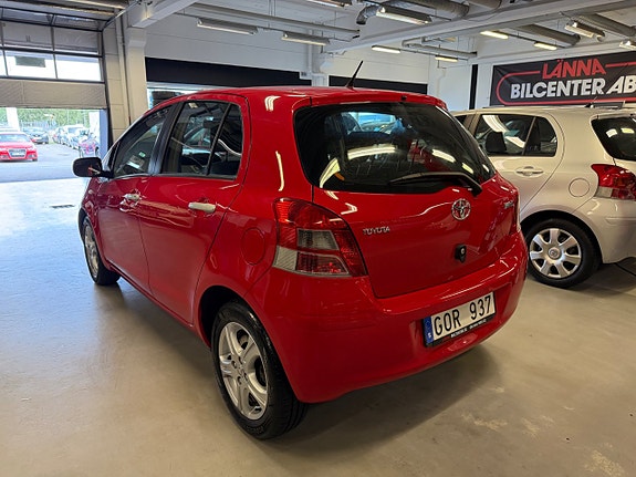 Toyota Yaris 7 of 27