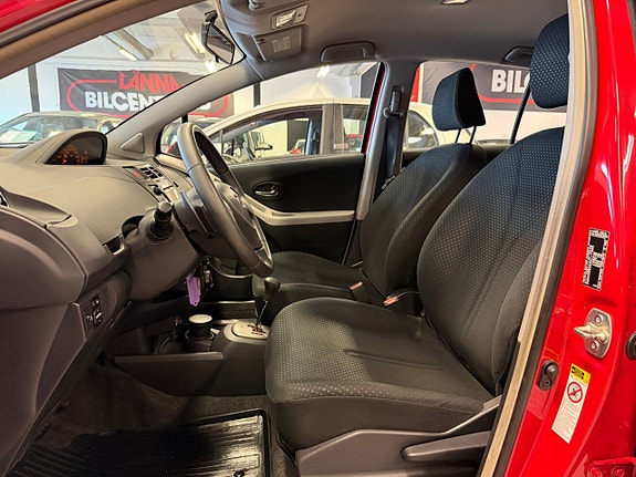 Toyota Yaris 11 of 27