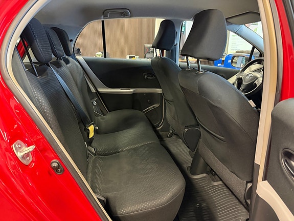 Toyota Yaris 25 of 27