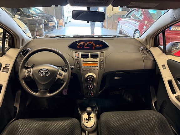 Toyota Yaris 22 of 27