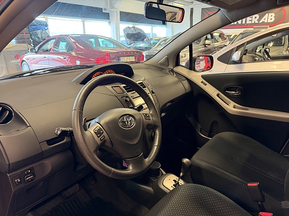 Toyota Yaris 10 of 27
