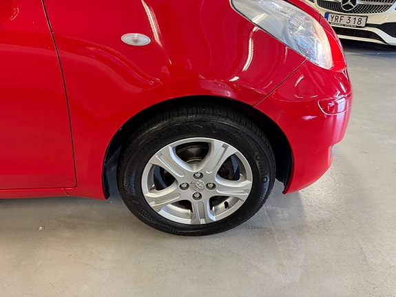 Toyota Yaris 5 of 27