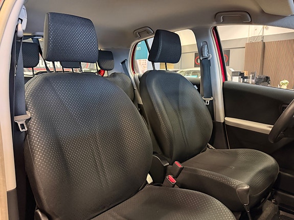 Toyota Yaris 24 of 27