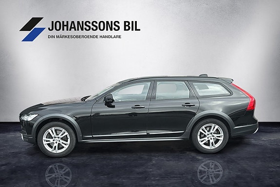 Volvo V90 Cross Country 2 of 6