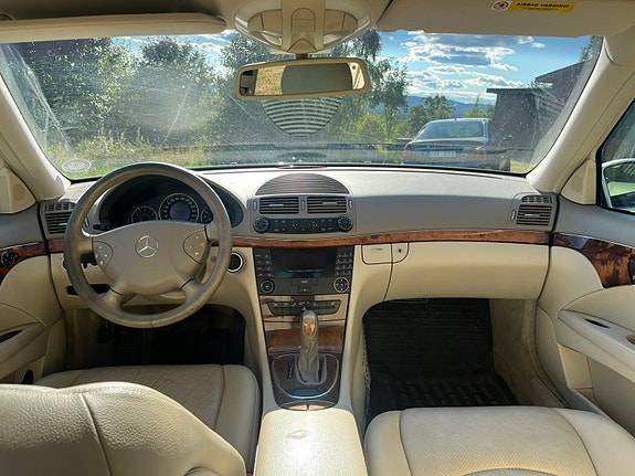 Mercedes-Benz E240 4 of 7