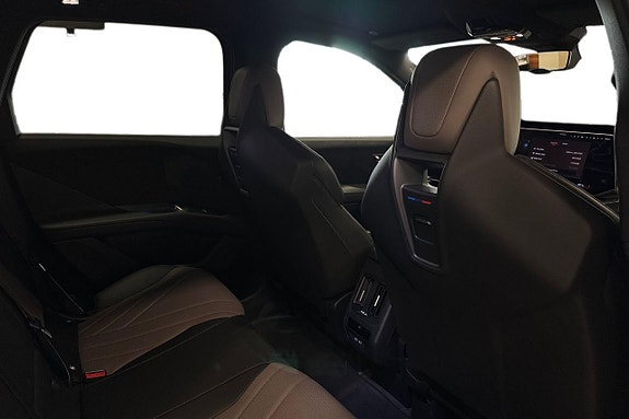 BMW iX3 7 of 19
