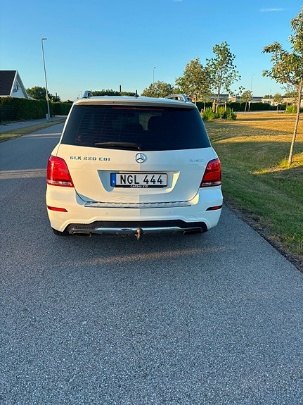 Mercedes-Benz GLK220 3 of 7